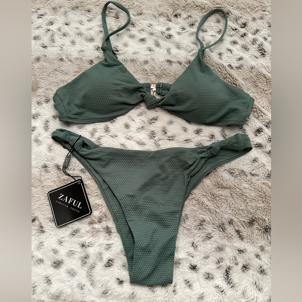 Zaful 2 piece bathing suit. Size 6 New with tags